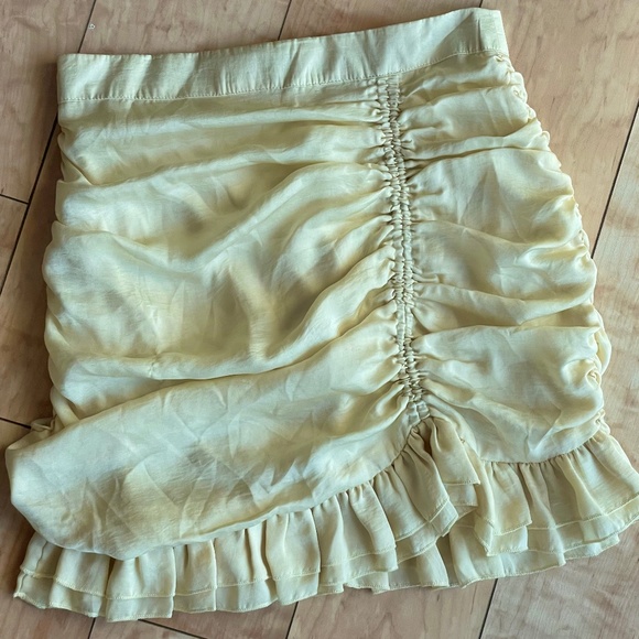"Glam" Label Ruffled Cream Skirt, Women's Size Small - Picture 4 of 7